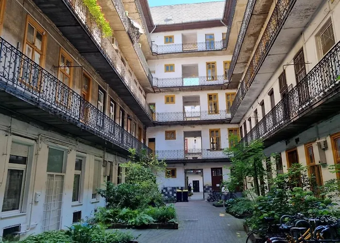 Up-art Center, Palace District Будапешт