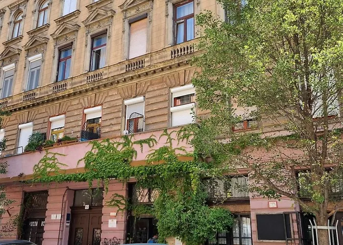 Up-art Center, Palace District Будапешт