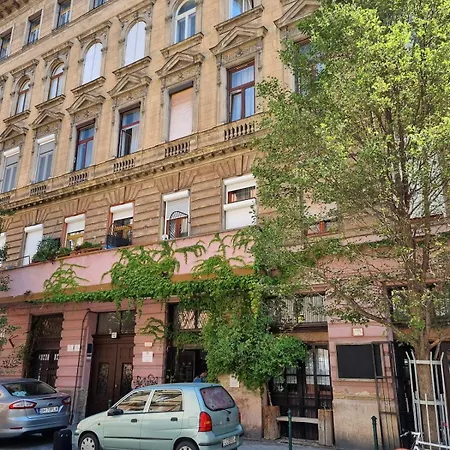 Up-art Center, Palace District בודפשט